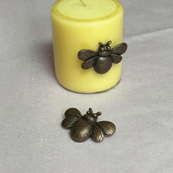 Home interiors and gifts Metal candle pins Bee shaped - Picture 1 of 3